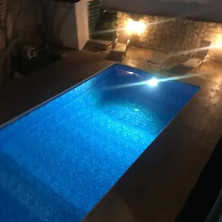 Villa Kew *
